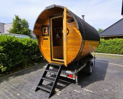 Sauna mit Vorraum Eingang auf Anhänger
