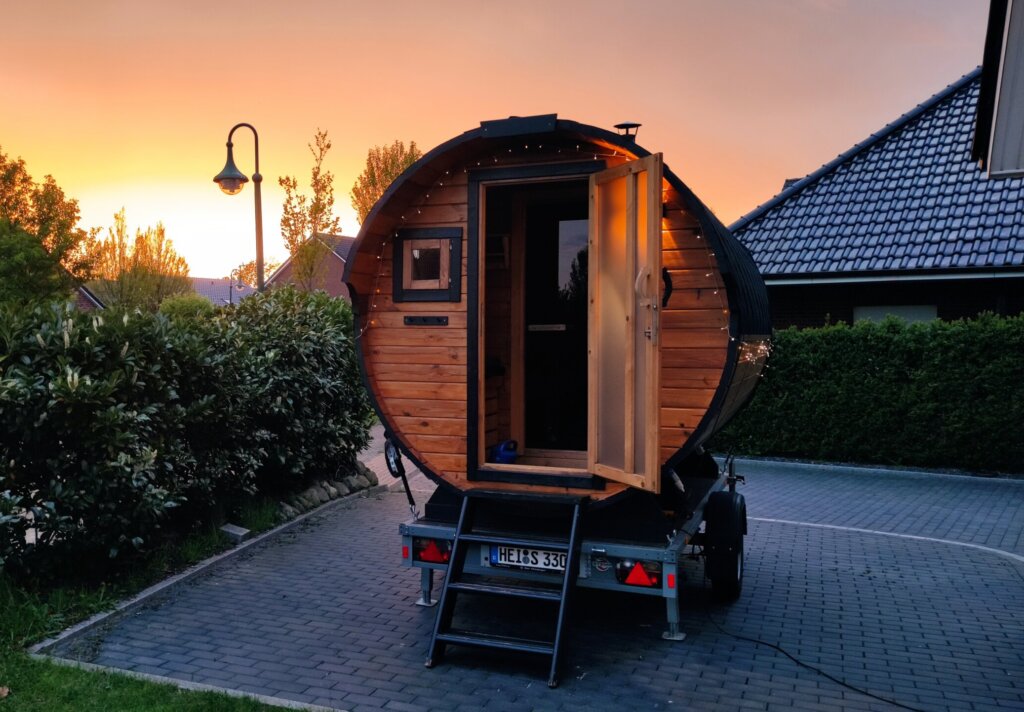 Fasssauna Sonnenuntergang Stimmungsvoll