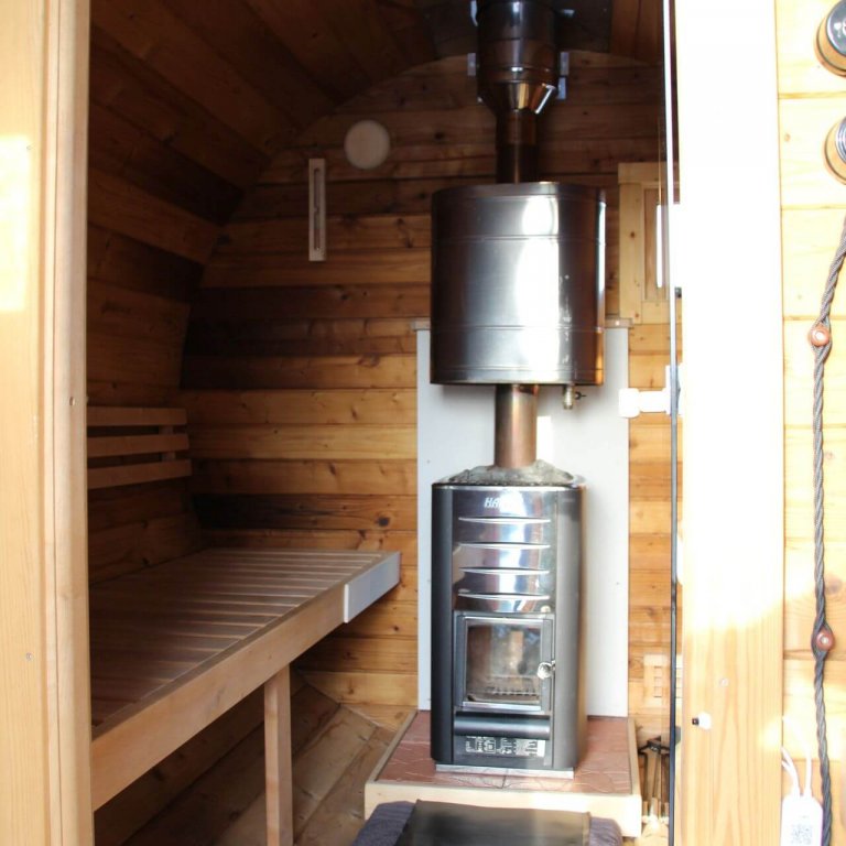 Sauna Innenansicht Saunaraum mit Kaminofen