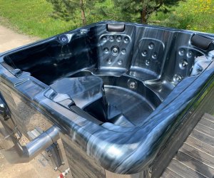 Hot Tub Innenansicht re Hot Tub Innenansicht rechts